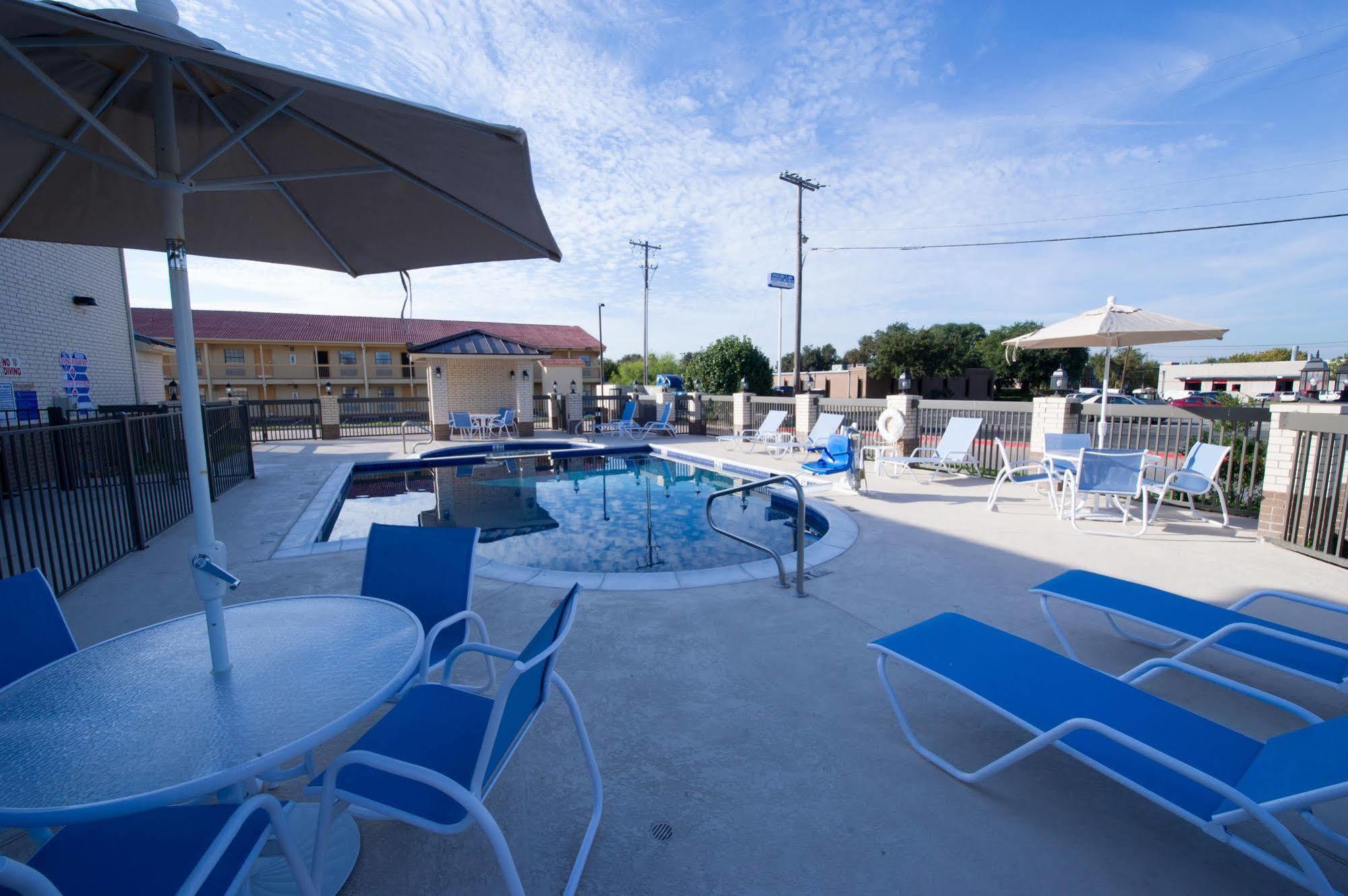 Arya Inn & Suites Farmers Branch Exteriör bild