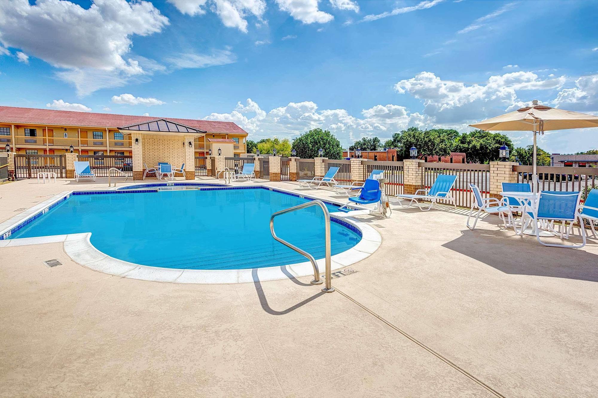 Arya Inn & Suites Farmers Branch Exteriör bild